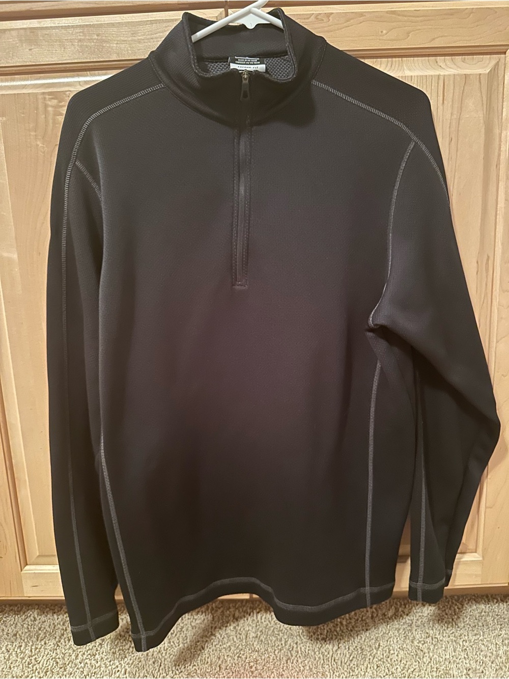 Nike Men’s Black Quarter-Zip Pullover with Contrast Stitching